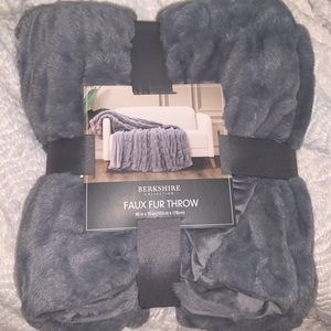 FAUX FUR THROW